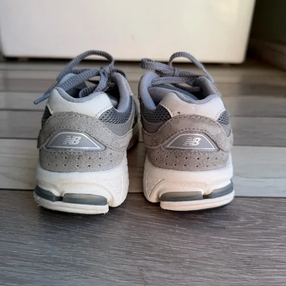 New Balance 2002R Big Kids Shoes - Picture 6 of 7